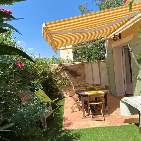 Bastide Du Levant - 50m - Rez De Jardin Bed and breakfast Sainte-Maxime