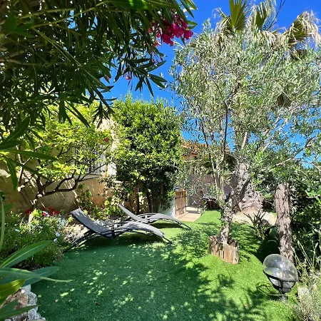 Bastide Du Levant - 50m - Rez De Jardin Bed and breakfast Sainte-Maxime