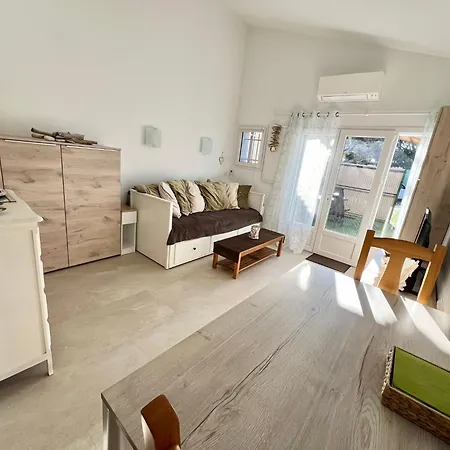 Bastide Du Levant - 50m - Rez De Jardin فندق مبيت وإفطار 2*