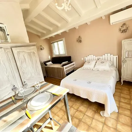 Bastide Du Levant - 50m - Rez De Jardin Bed and breakfast Sainte-Maxime
