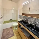 Bastide Du Levant - 50m - Rez De Jardin לינה וארוחת בוקר 2*