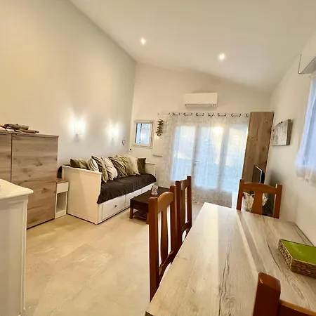 Bastide Du Levant - 50m - Rez De Jardin B&B 생트막시메