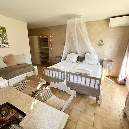 Bastide Du Levant - 50m - Rez De Jardin B&B 생트막시메