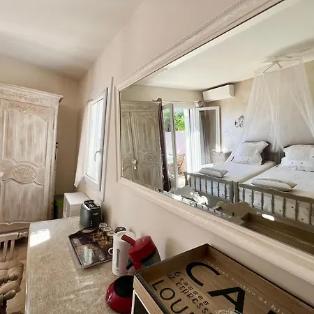 Bastide Du Levant - 50m - Rez De Jardin B&B 2*