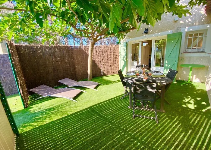 Bastide Du Levant - 50m - Rez De Jardin Bed and breakfast Sainte-Maxime