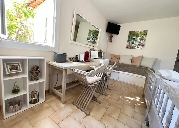 Bed & Breakfast Bastide Du Levant - 50m - Rez De Jardin