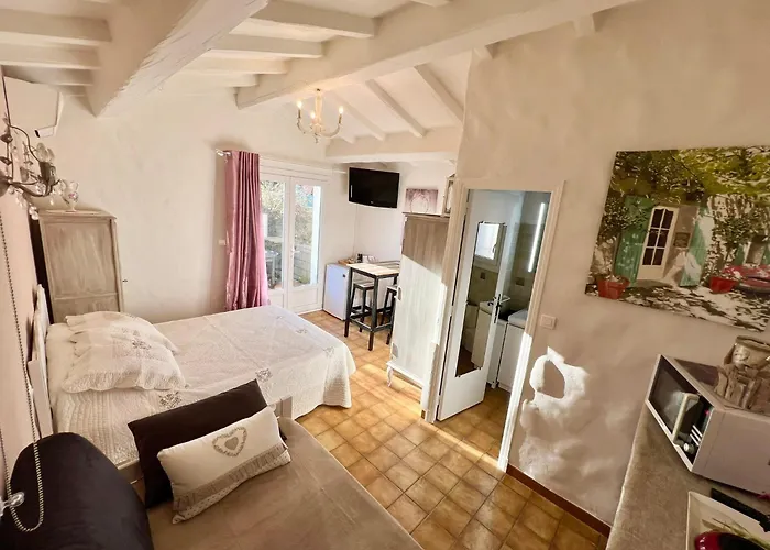 Bed and breakfast Bastide Du Levant - 50m - Rez De Jardin Sainte-Maxime