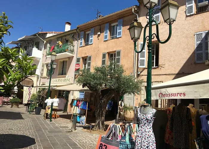 Bastide Du Levant - 50m - Rez De Jardin Bed and breakfast 2*